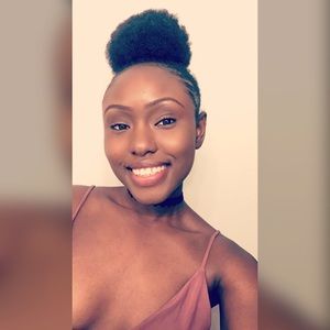 Meet your Posher, Laura